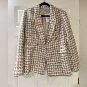 khaki and cream colored blazer
size medium